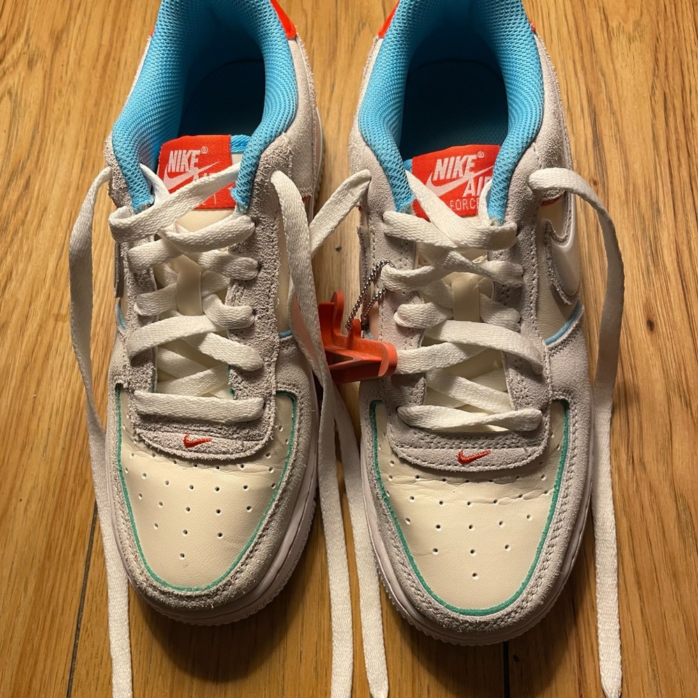Almost New!!Nike Air Force 1 Boys White and Blue Sneakers- - Picture 2 of 8